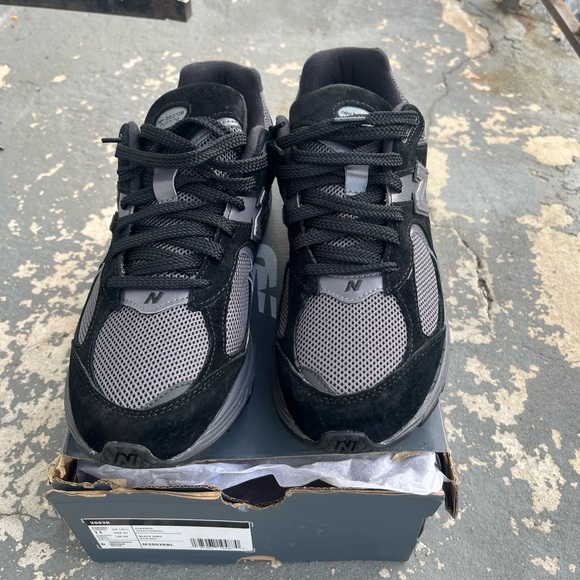 New Balance Men's Black and Gray Shoes - Picture 2 of 5